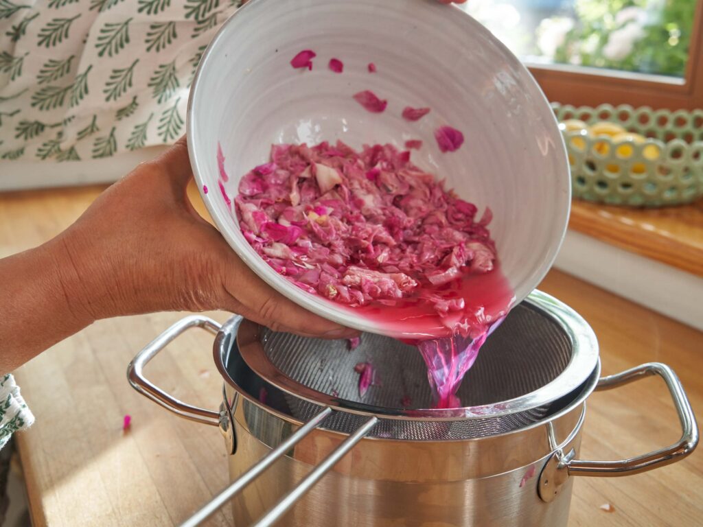 Duftiges Rezept: Selbst gemachtes Rosengelee - Gern im Garten