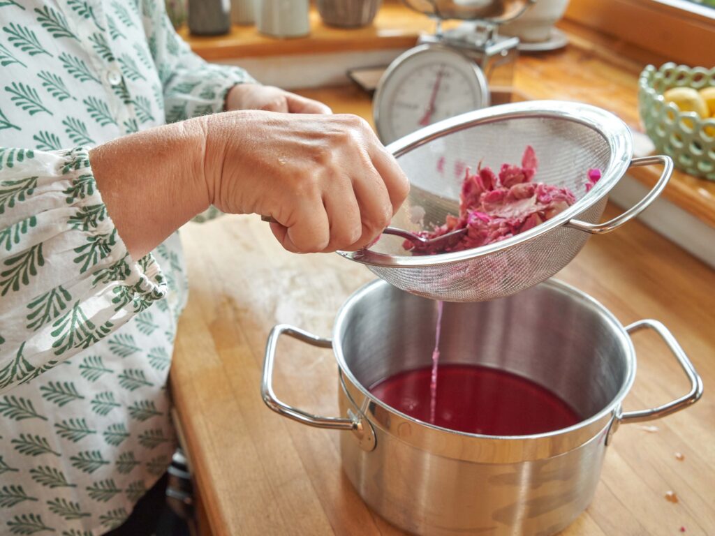 Duftiges Rezept: Selbst gemachtes Rosengelee - Gern im Garten