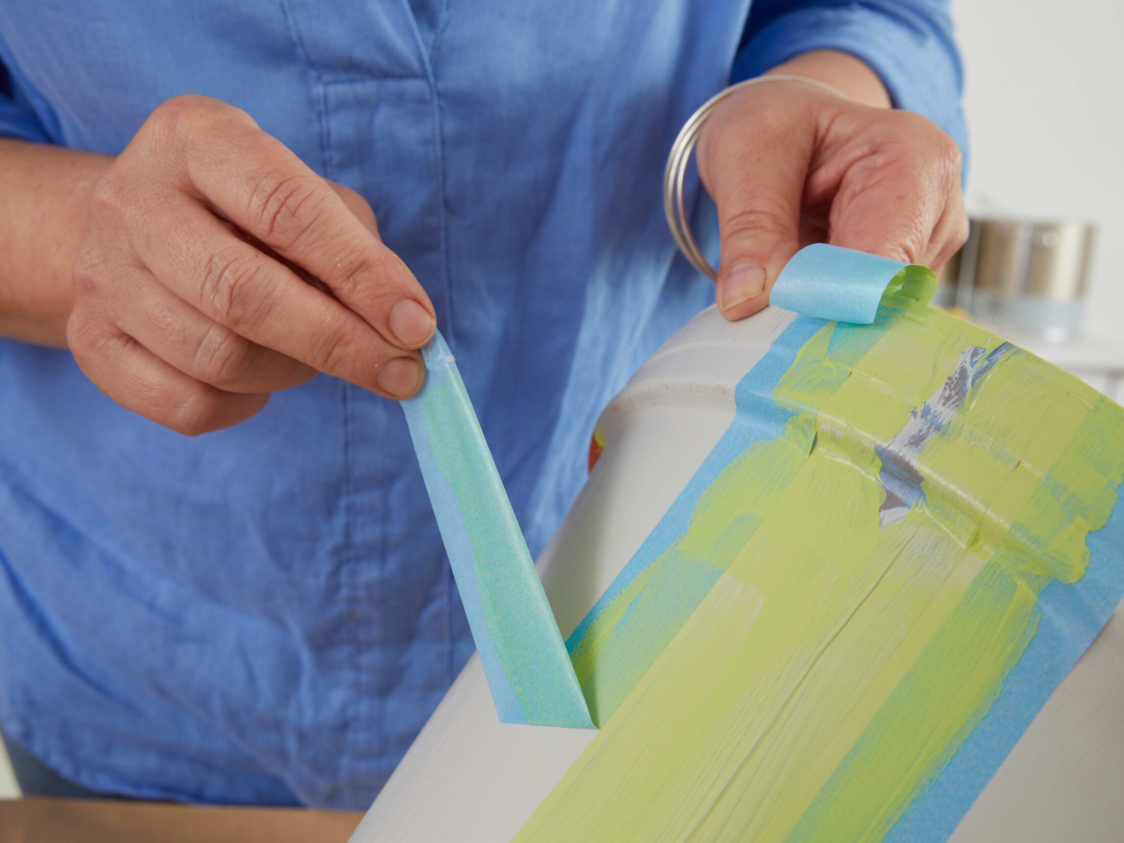 Blumentöpfe mit Acrylfarbe gestalten